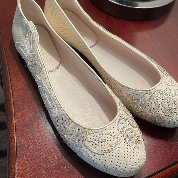 Loriblu Italian cream embellished ballet flats - Picture 1 of 7